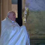 Papa Francisco bendijo al mundo y dio indulgencia plenaria ante coronavirus