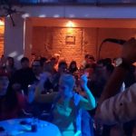 Las Varillas: Imágenes de un show en vivo- fuera de todo protocolo- recorren la provincia y el país