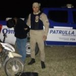 Atraparon a un joven que estaba robando rollos de cables en campos de la zona