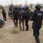 3 hombres fueron detenidos en uno de los ingresos a Las Varillas con una cantidad no especificada de marihuana