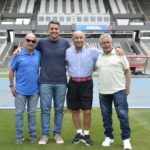 Osvaldo Ardiles de visita en el Kempes