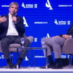 Caputo habló sobre las medidas para los dólares “del colchón”: “No es un blanqueo y no tendrá tope de USD 100.000, es un nuevo régimen”