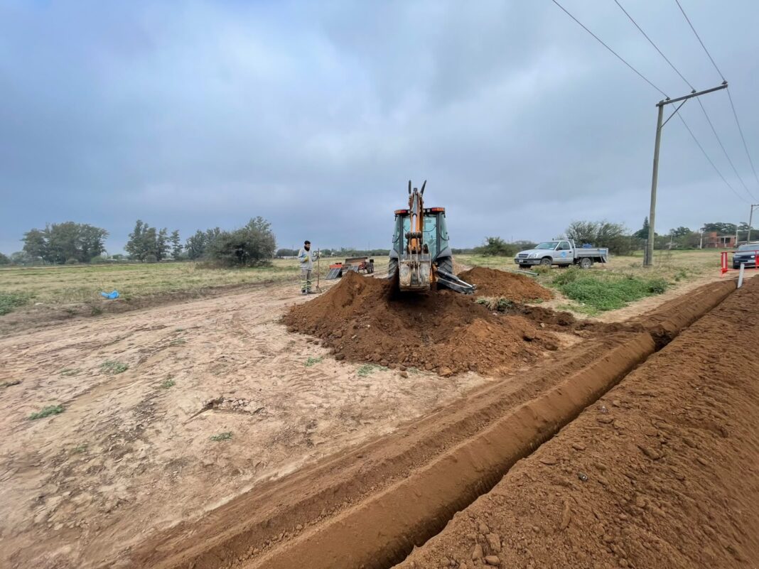 Maquinaria trabajando obras